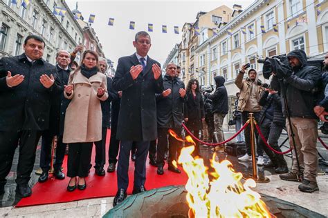 CHP Lideri Özgür Özel, Saraybosna’da Sonsuz Ateş Anıtını ziyaret etti